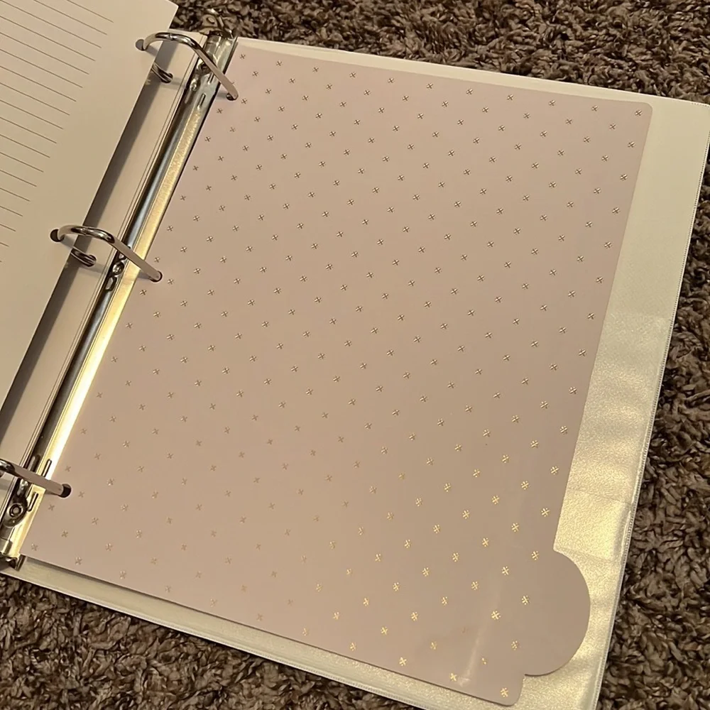 🤩4/$15🥳 white 2 inch binder with dividers